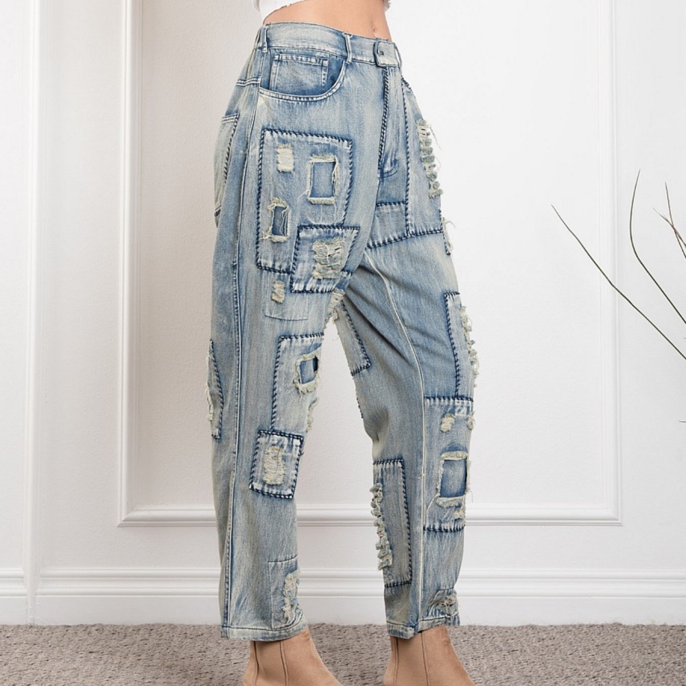 Distressed Patchwork Cropped Jeans - Picture 2 of 7